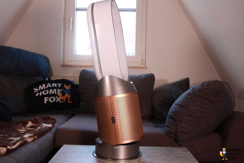 Der Dyson Purifier Hot+Cool Formaldehyde HP09 ist nach hinten gekippt und ausgerichtet.